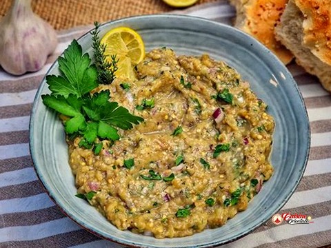 MELITZANOSALATA (purée d'aubergines à l'ail et au citron)