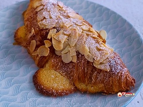 Croissants aux amandes