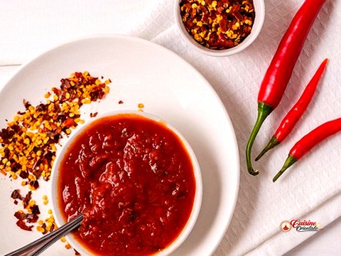 Harissa - hrissa - sauce piquante aux piments rouges