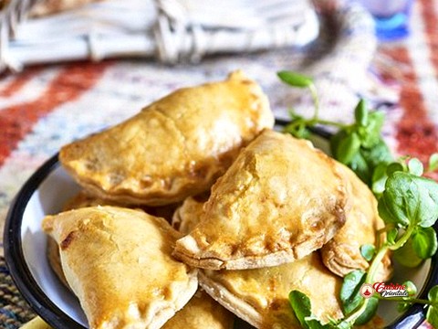 Paté relévé d'une pointe de tunis