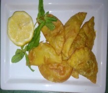 Samboussas au poulet et au fromage (Beignets au poulet et au fromage)
