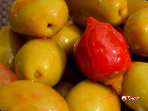 Olives vertes sauce piquante
