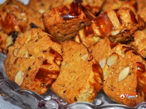 Fekkas aux raisins secs et amandes