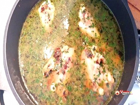 Bouillon de poulet à la coriandre