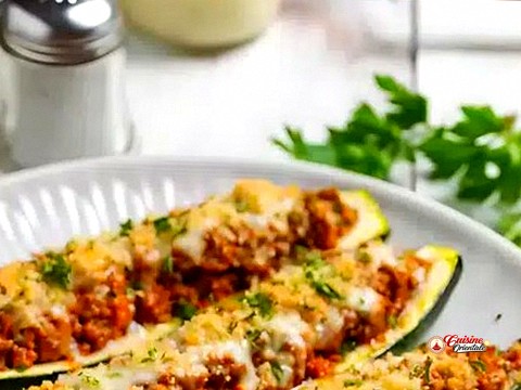 Petits bateaux de courgettes à la dinde hachée