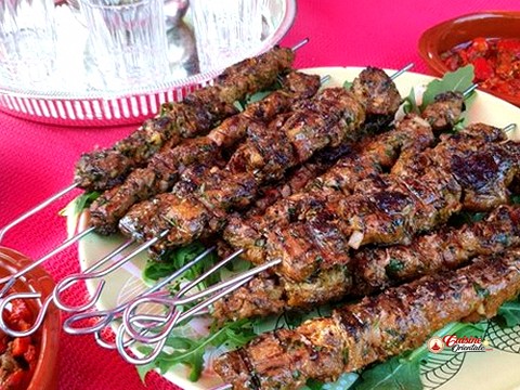 Brochettes de viande marinee
