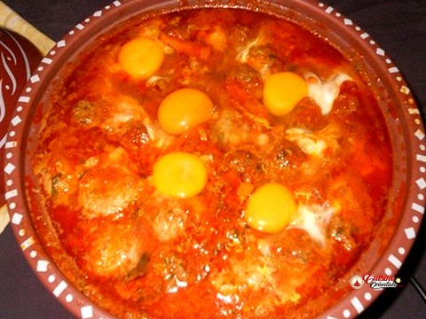 Tajine de kefta aux oeufs