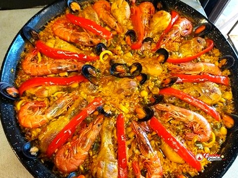 Paella mixte - fruits de mer et lapin